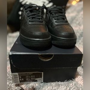 Nike Air Force 1 '07.  (NEW)  (Size 5 Men)/ (Size 6.5Womens)